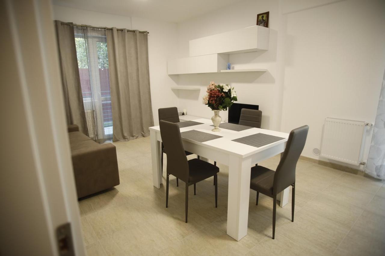 Lar Apartment Focşani Exterior foto